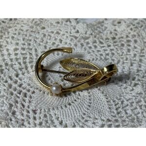 Vintage gold-tone leaf filigree brooch with faux pearl accent